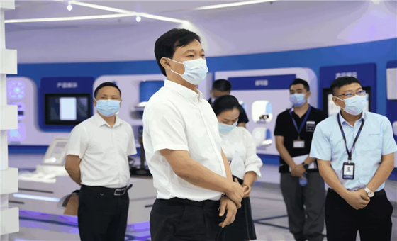 光明区委副书记、政法委书记张华伟莅临远望谷调研指导